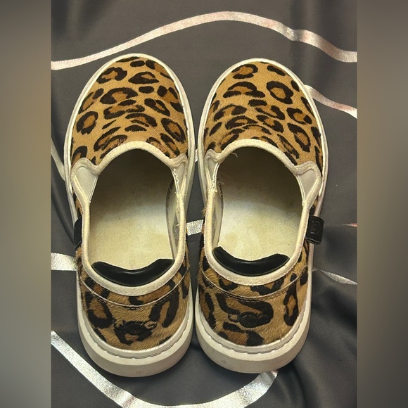UGG Alameda Spotty Slip on Leopard Sneakers Size 9 - Picture 6 of 10